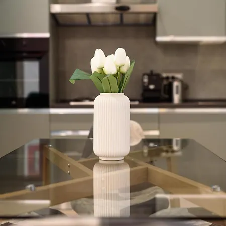 121 Luxury Apartment *