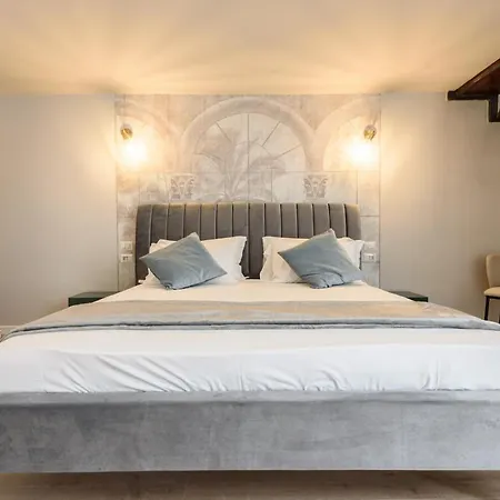 121 Luxury Apartment