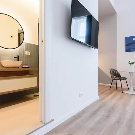 121 Luxury Apartment *